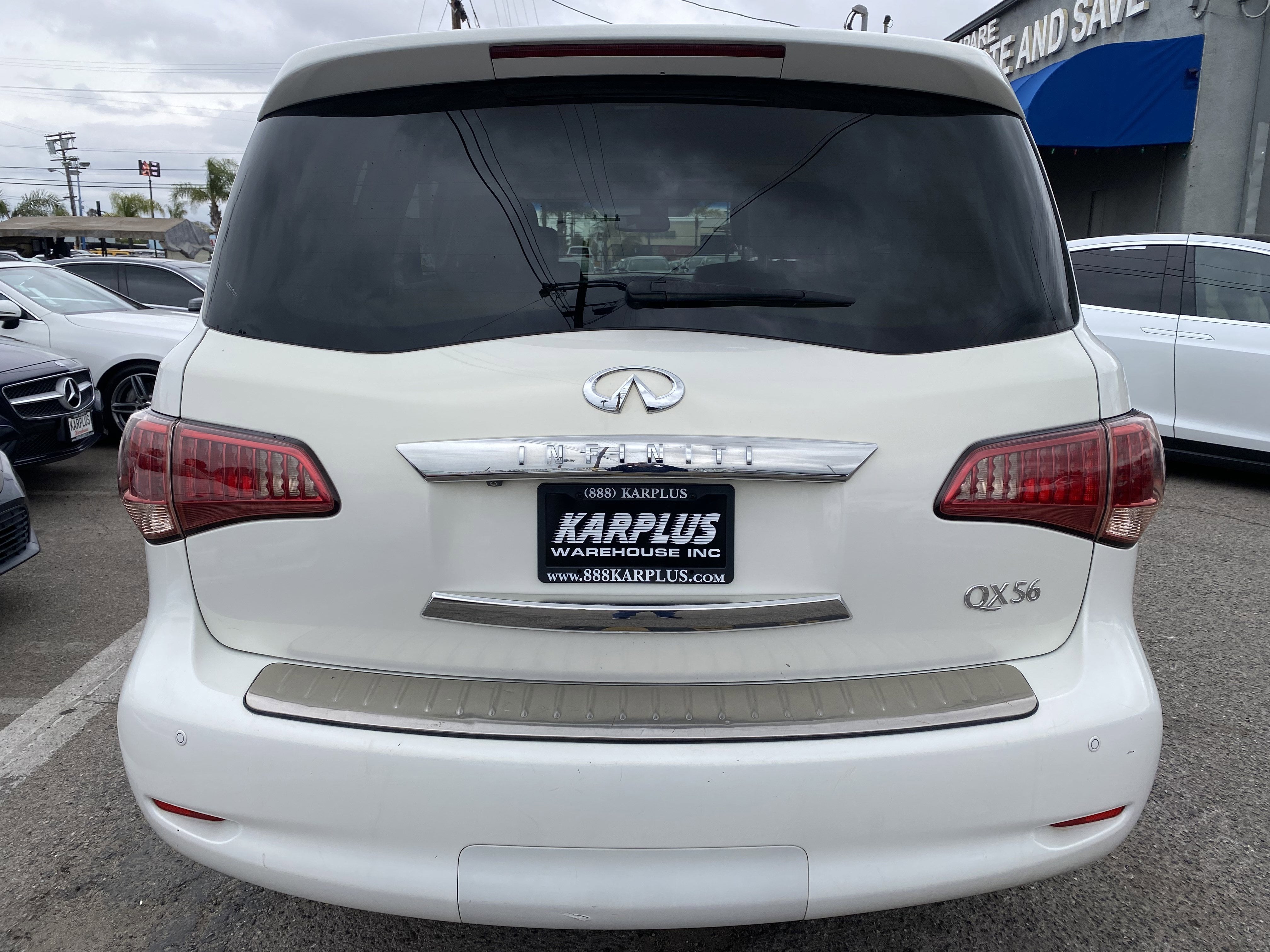 2011 INFINITI QX56 8-passenger