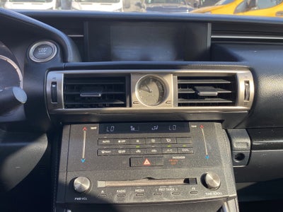 2016 Lexus IS 200t 4dr Sdn