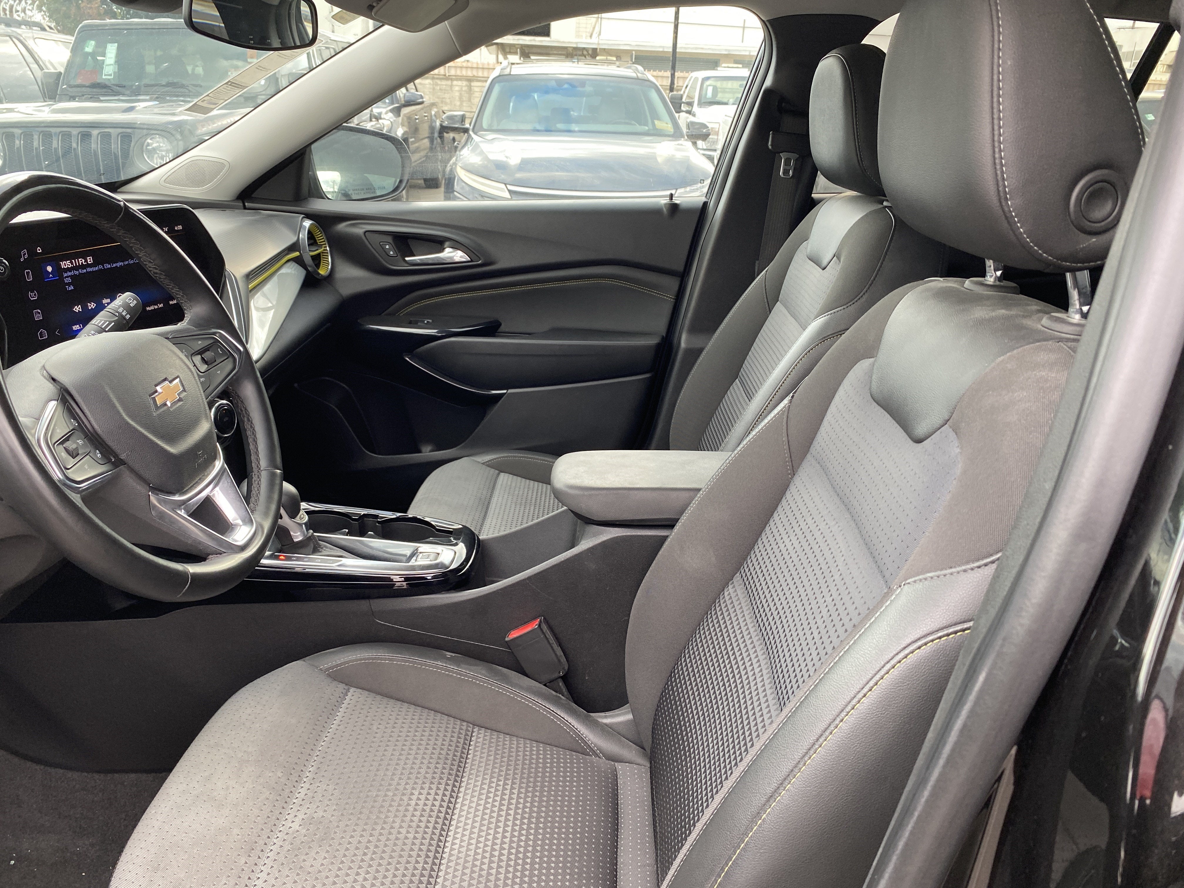 2025 Chevrolet Trax FWD 4DR LT