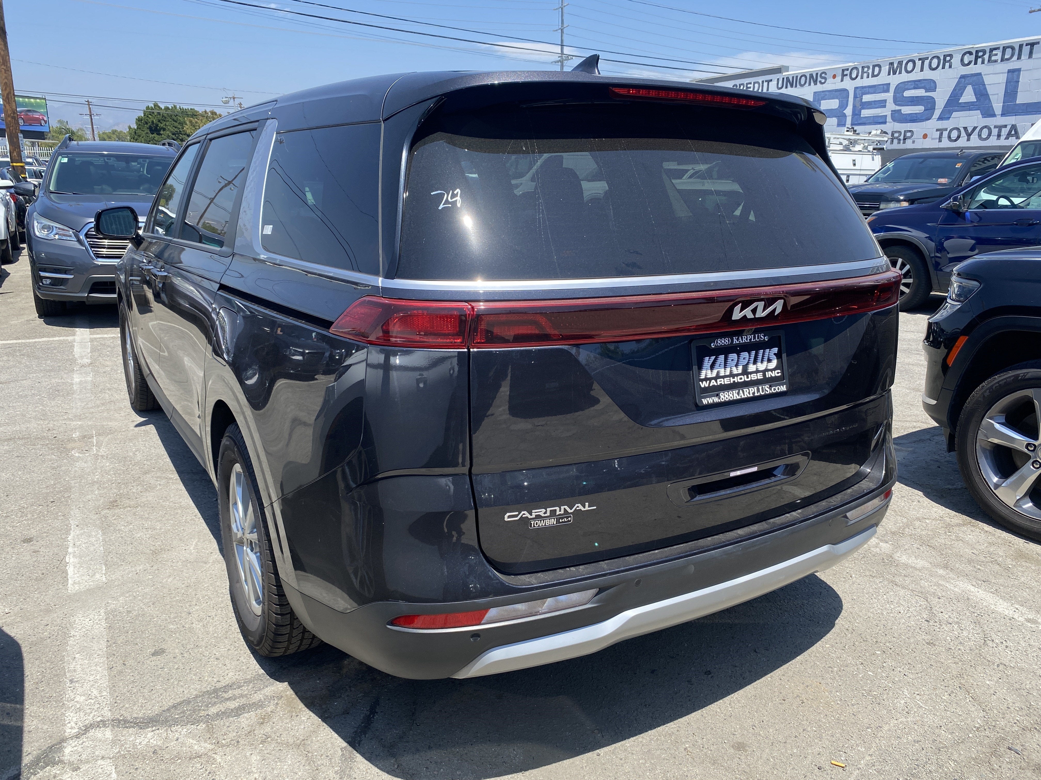 2024 Kia Carnival LX