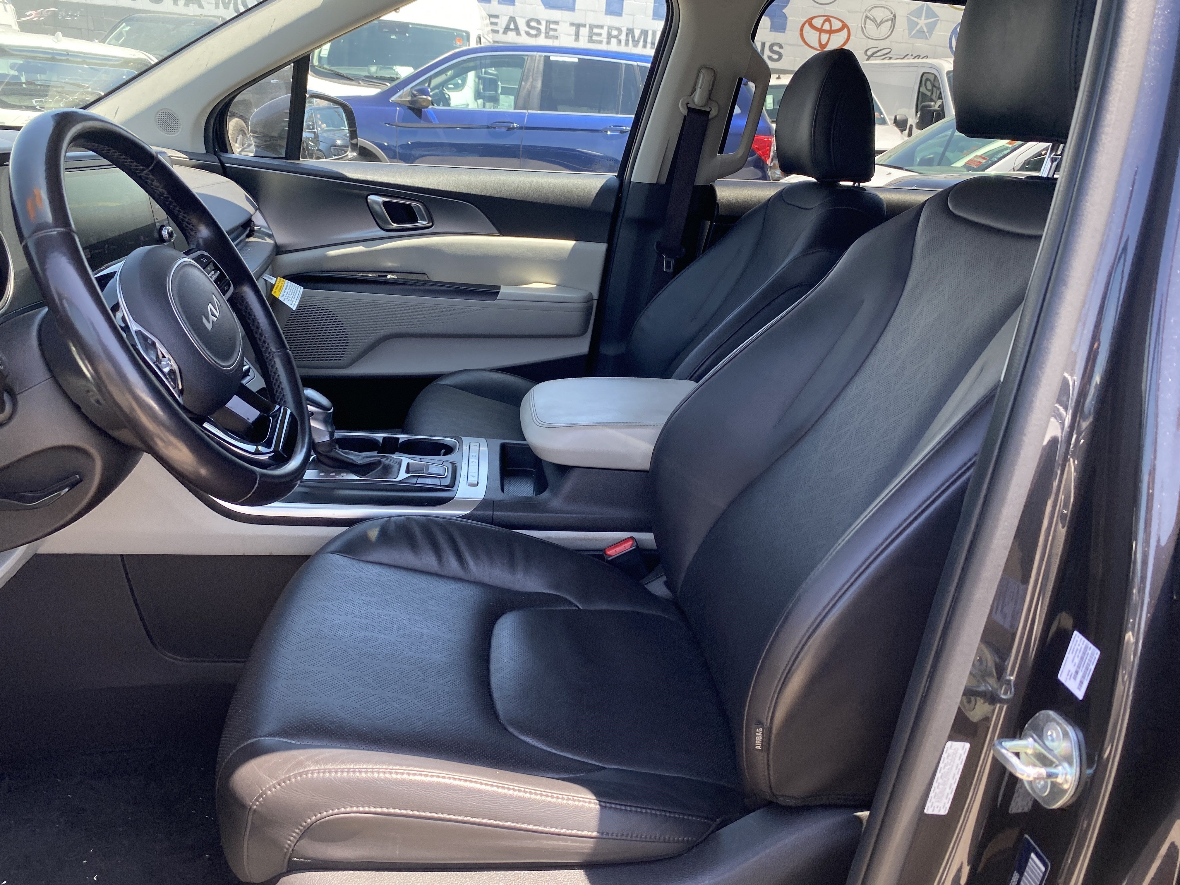 2024 Kia Carnival LX