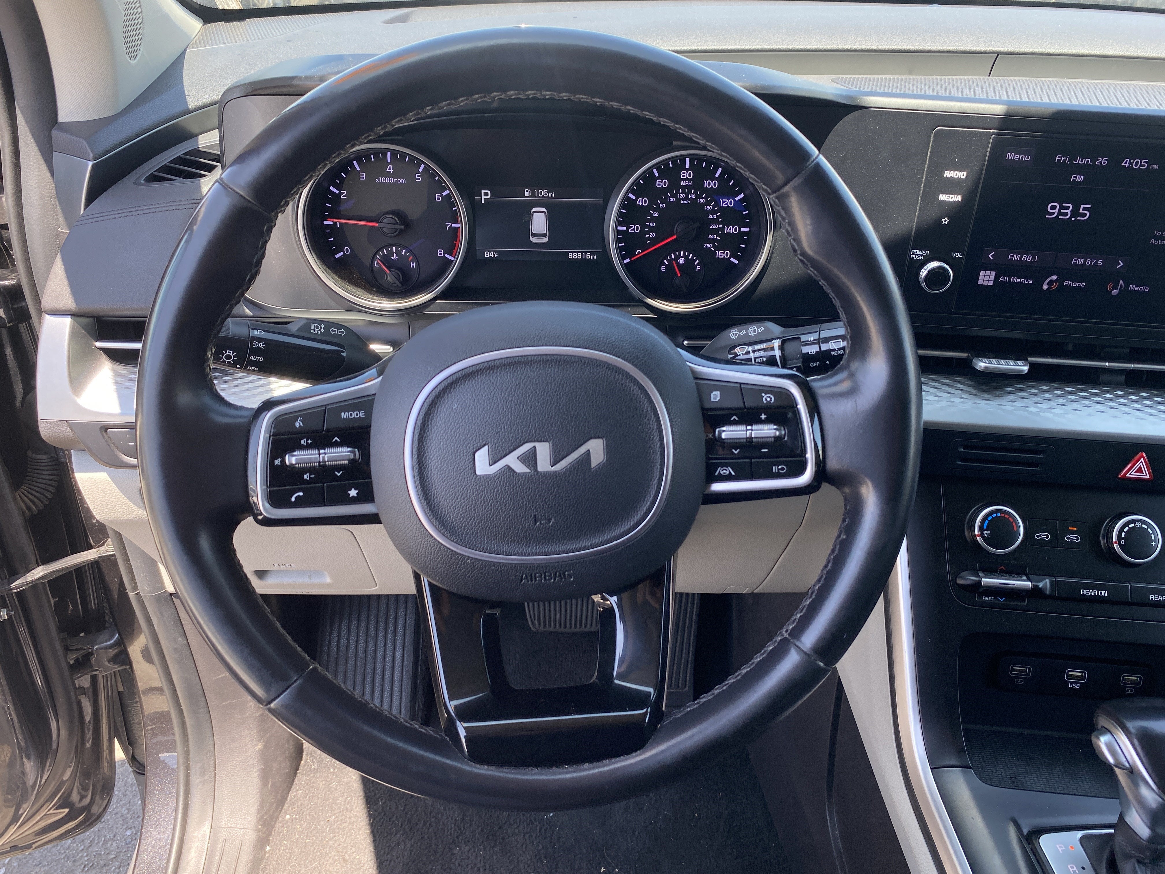 2024 Kia Carnival LX