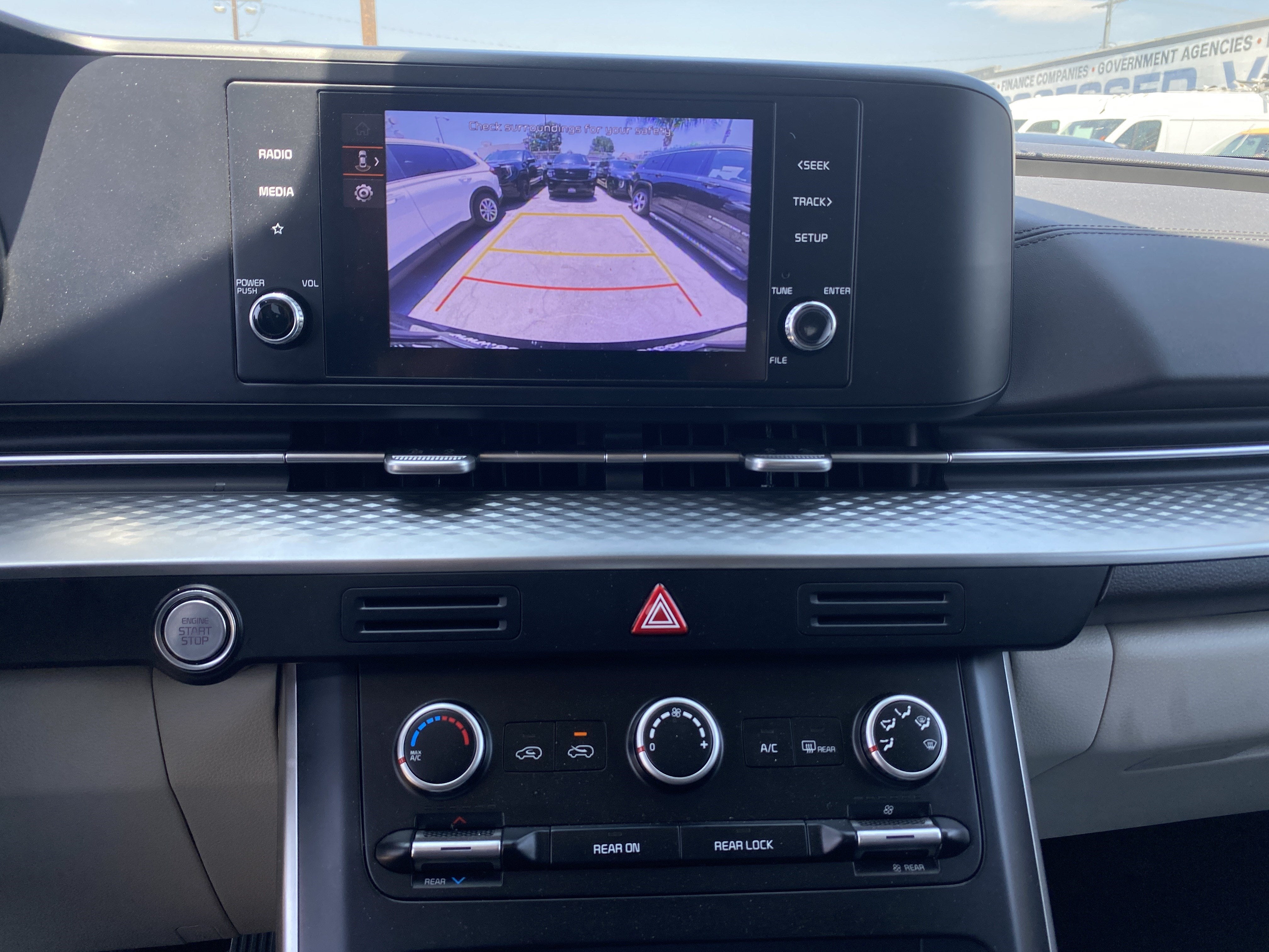 2024 Kia Carnival LX