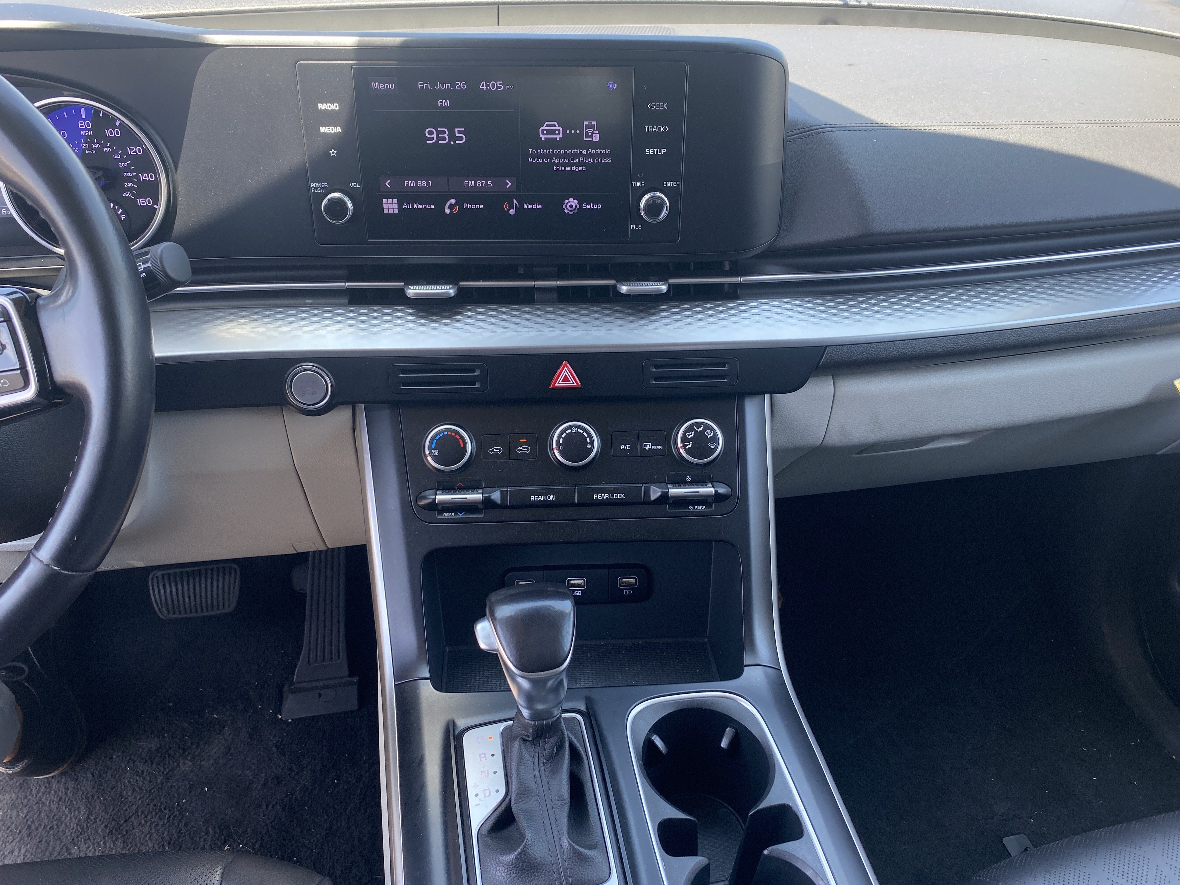 2024 Kia Carnival LX