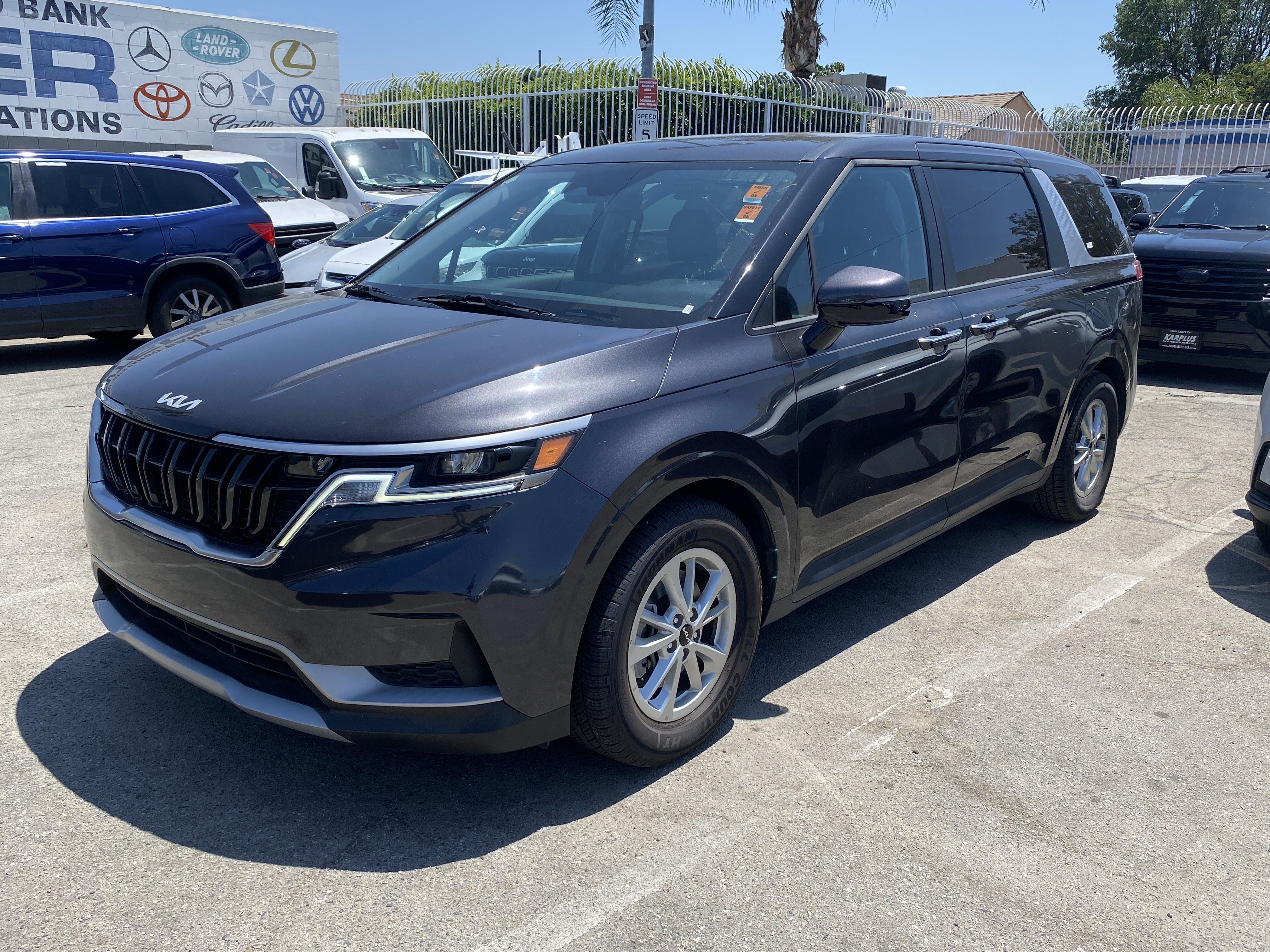 2024 Kia Carnival LX