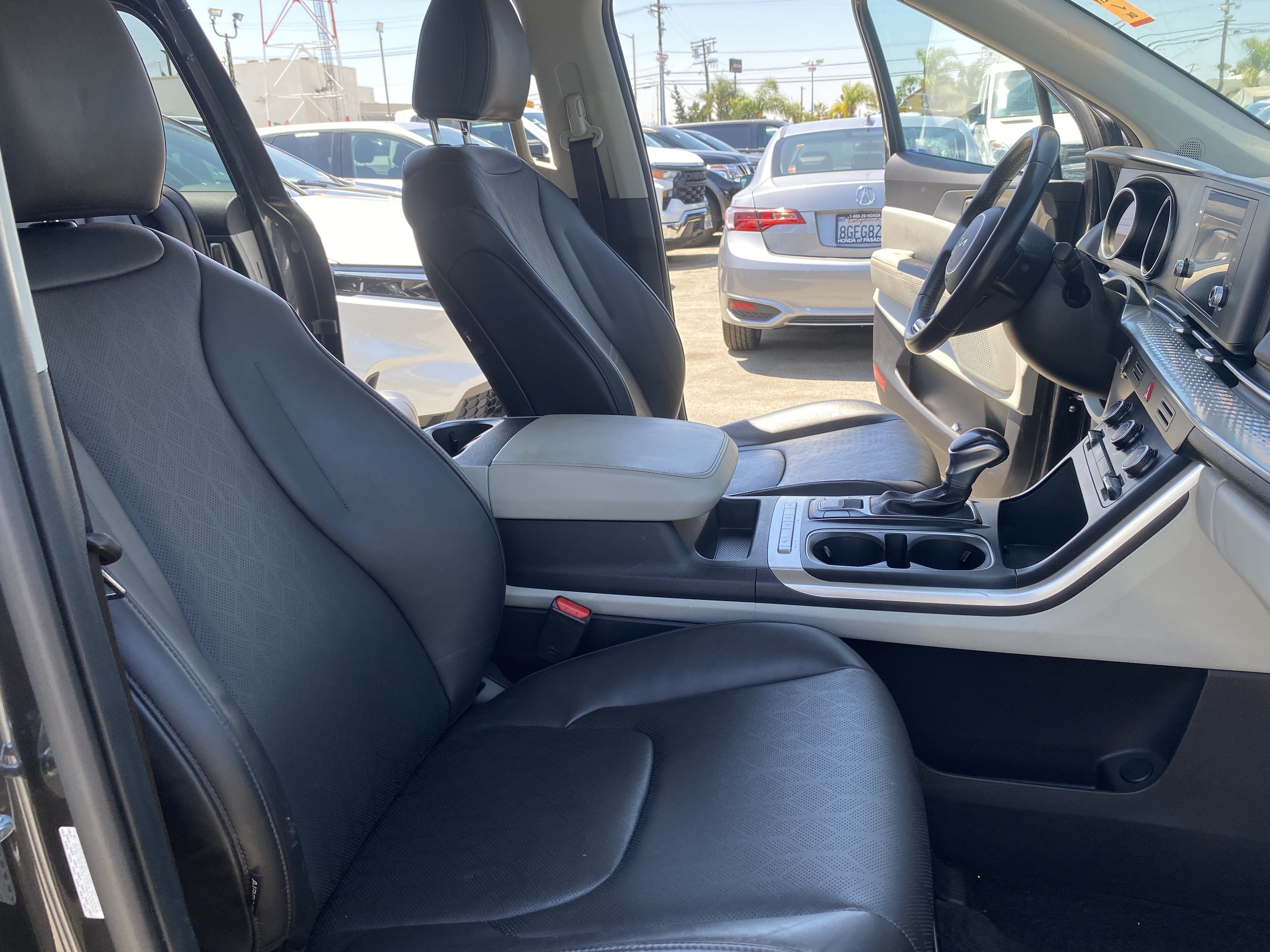 2024 Kia Carnival LX