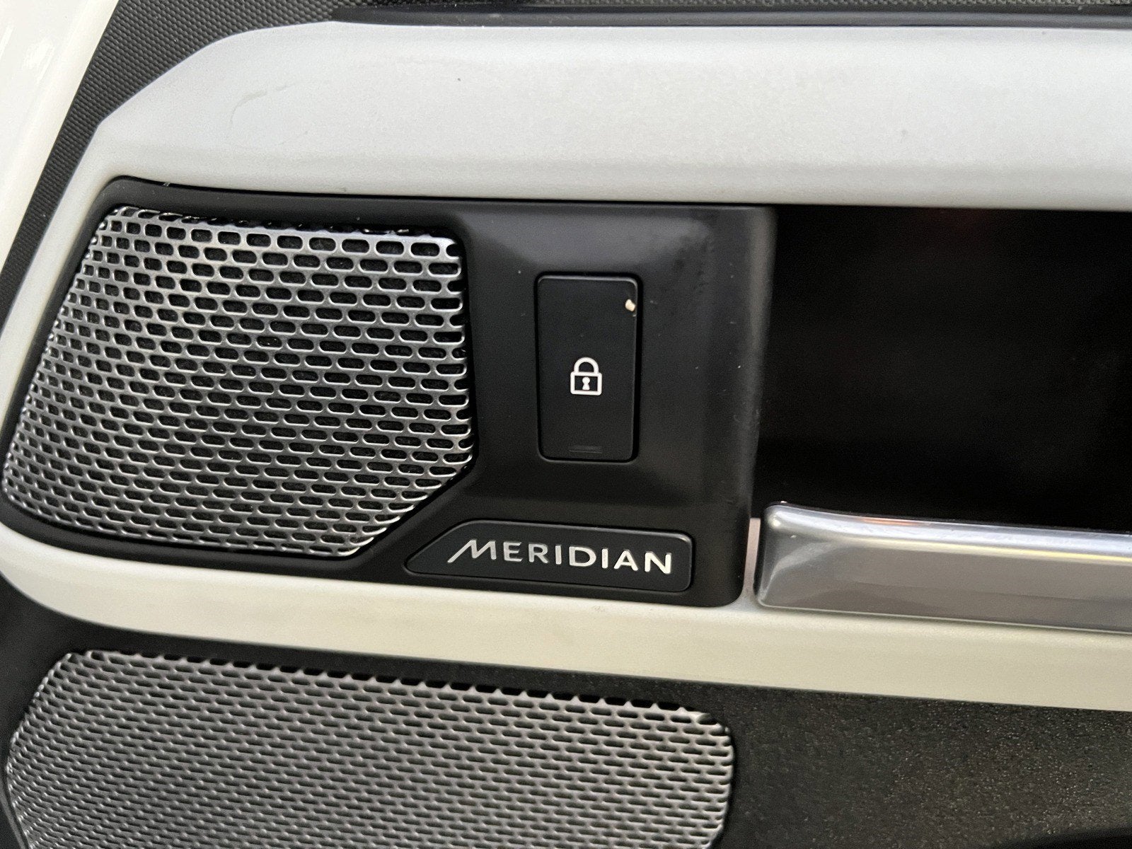 2020 Land Rover Defender S