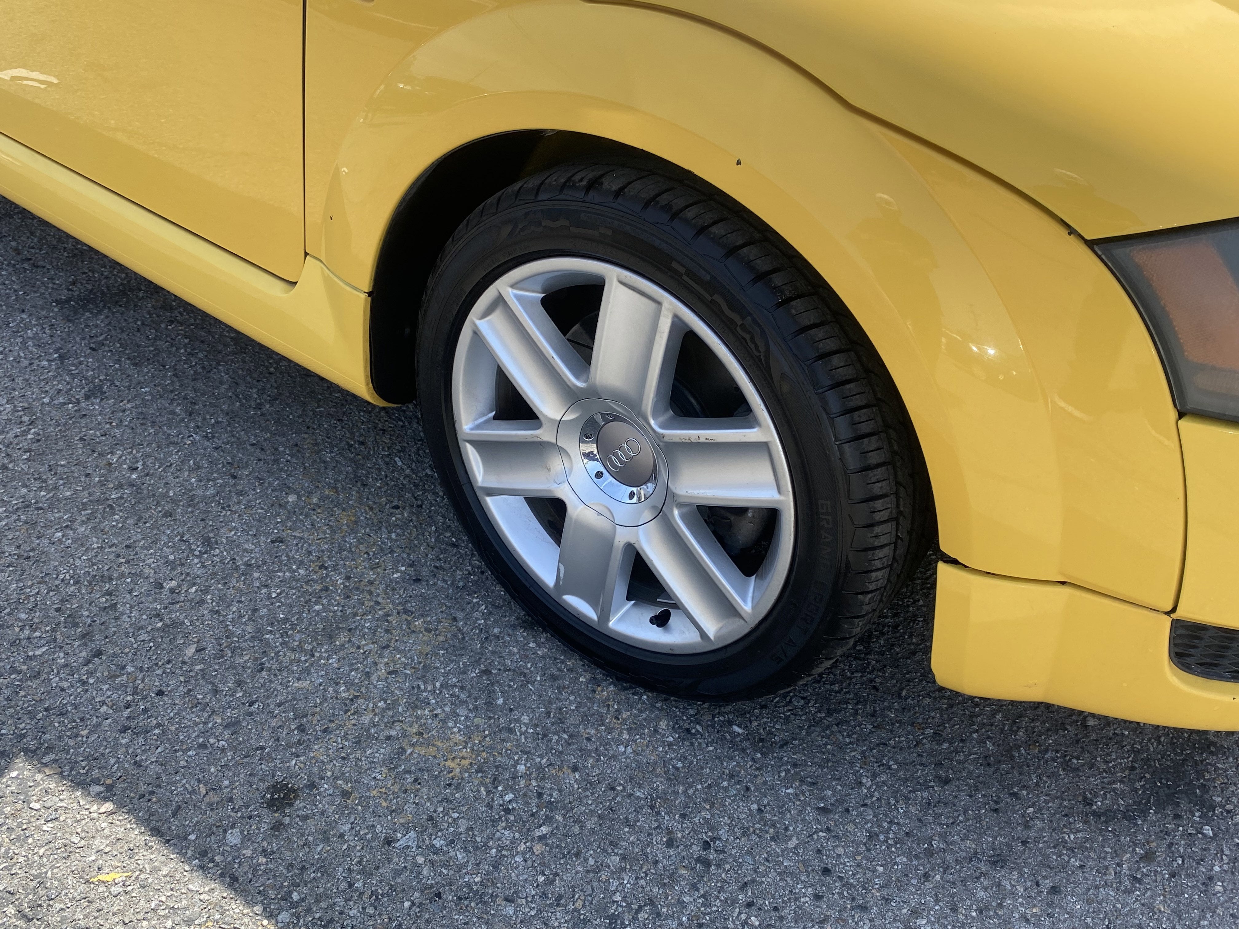 2004 Audi TT 2dr Cpe Auto