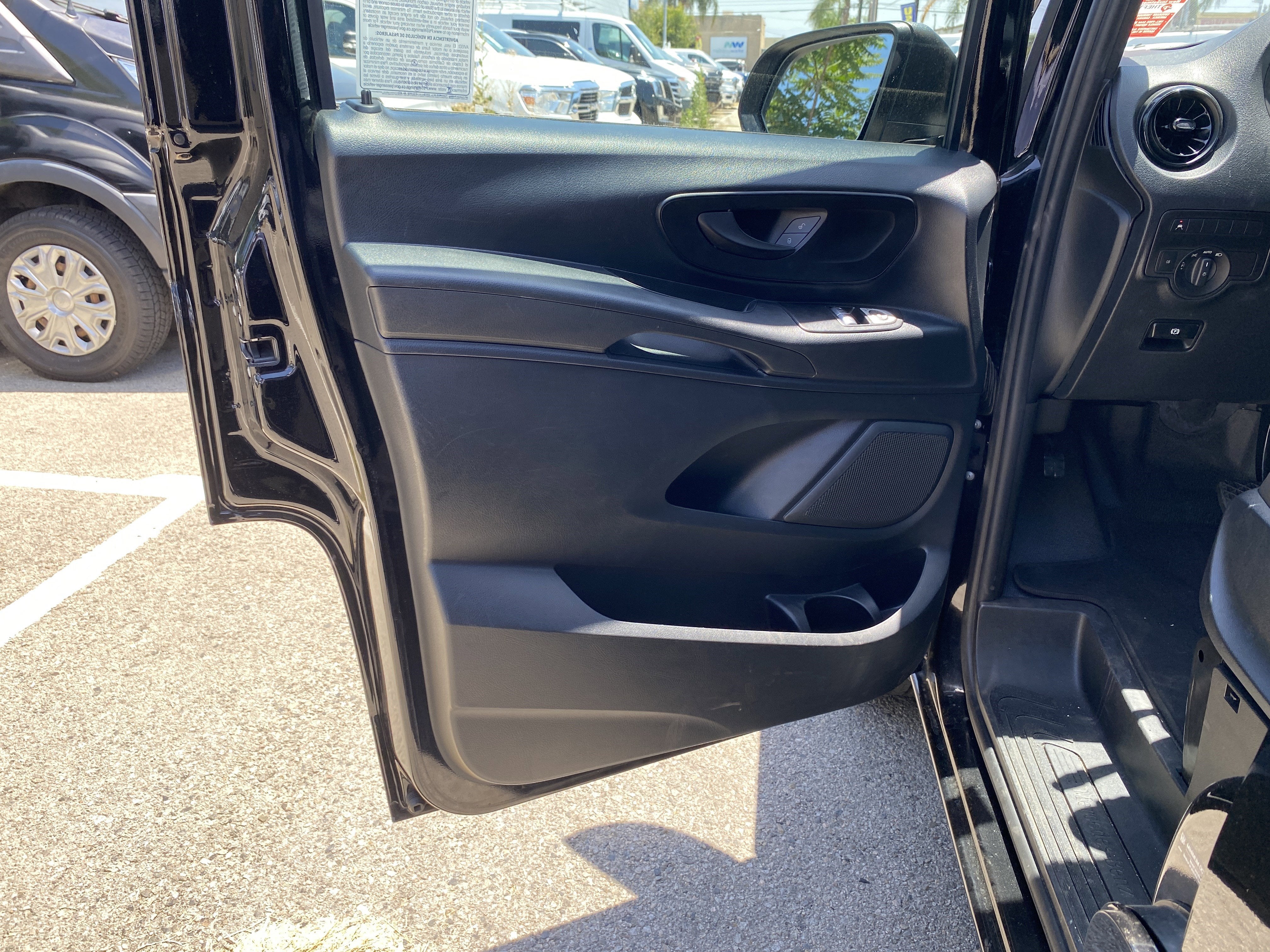 2023 Mercedes-Benz Metris Passenger Van Standard Roof 126" Wheelbase