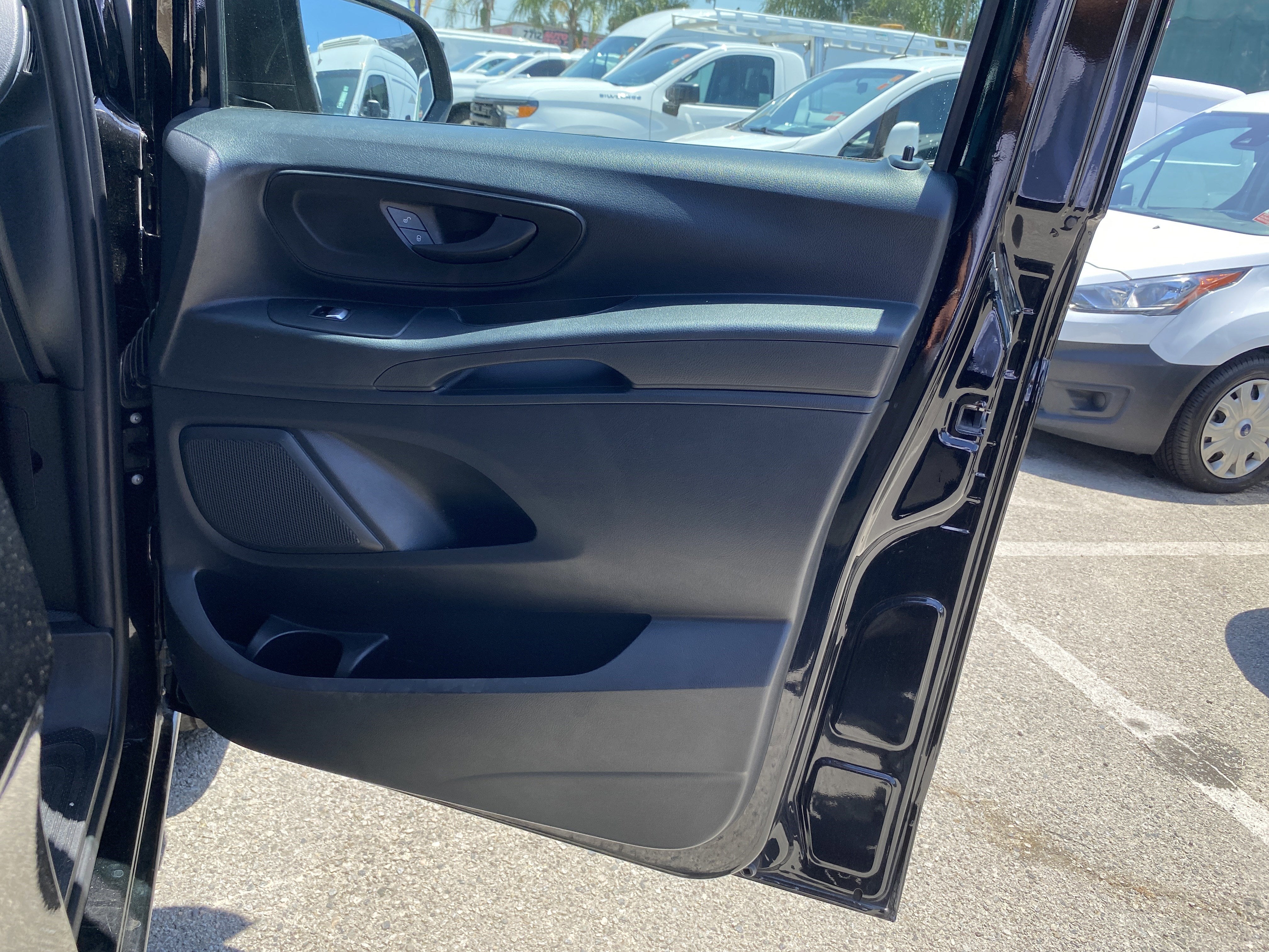 2023 Mercedes-Benz Metris Passenger Van Standard Roof 126" Wheelbase