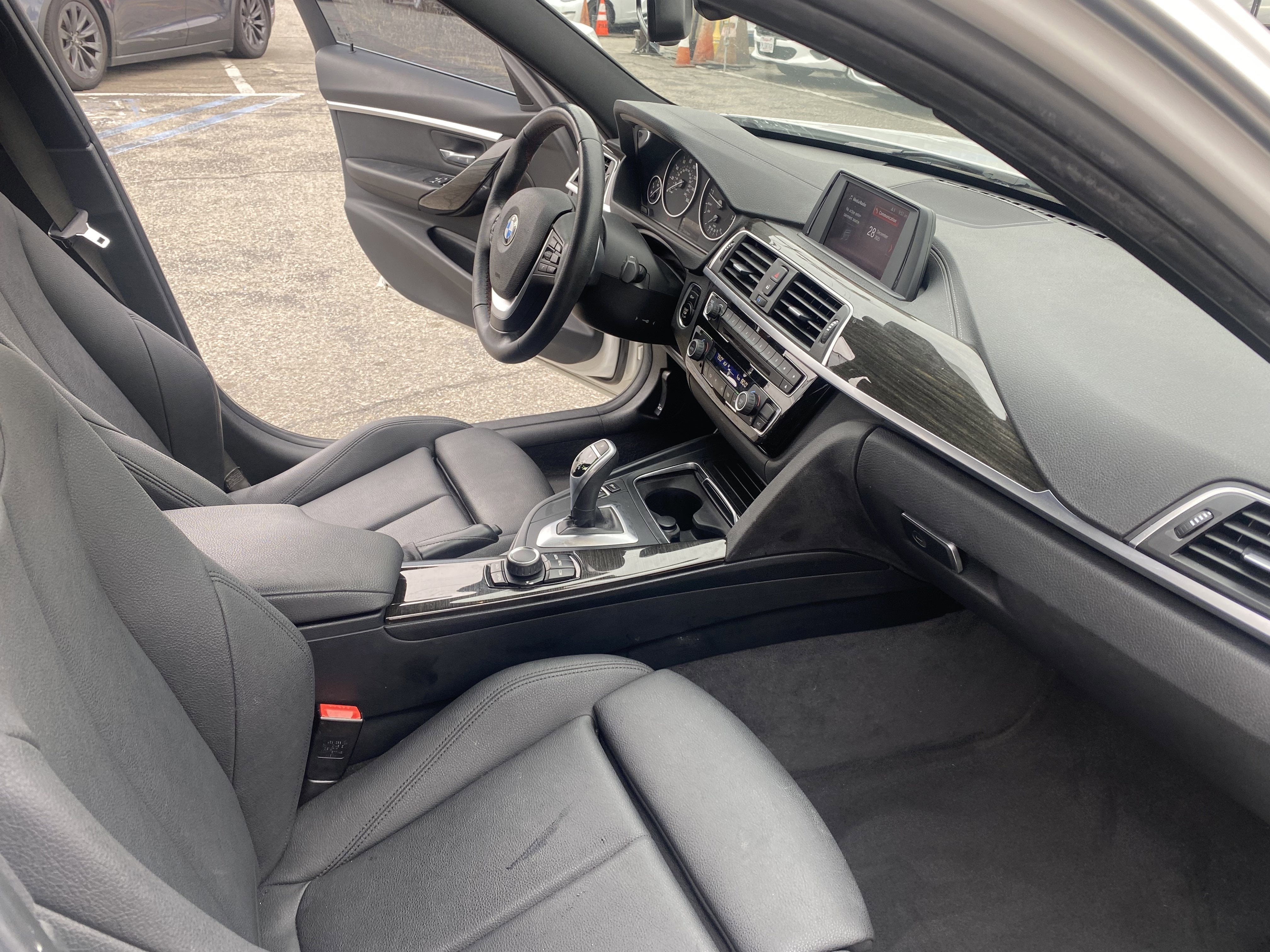 2018 BMW 3 Series 330i