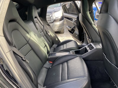 2018 Porsche Panamera 4