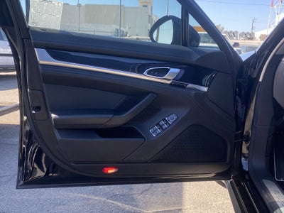 2016 Porsche Panamera Base