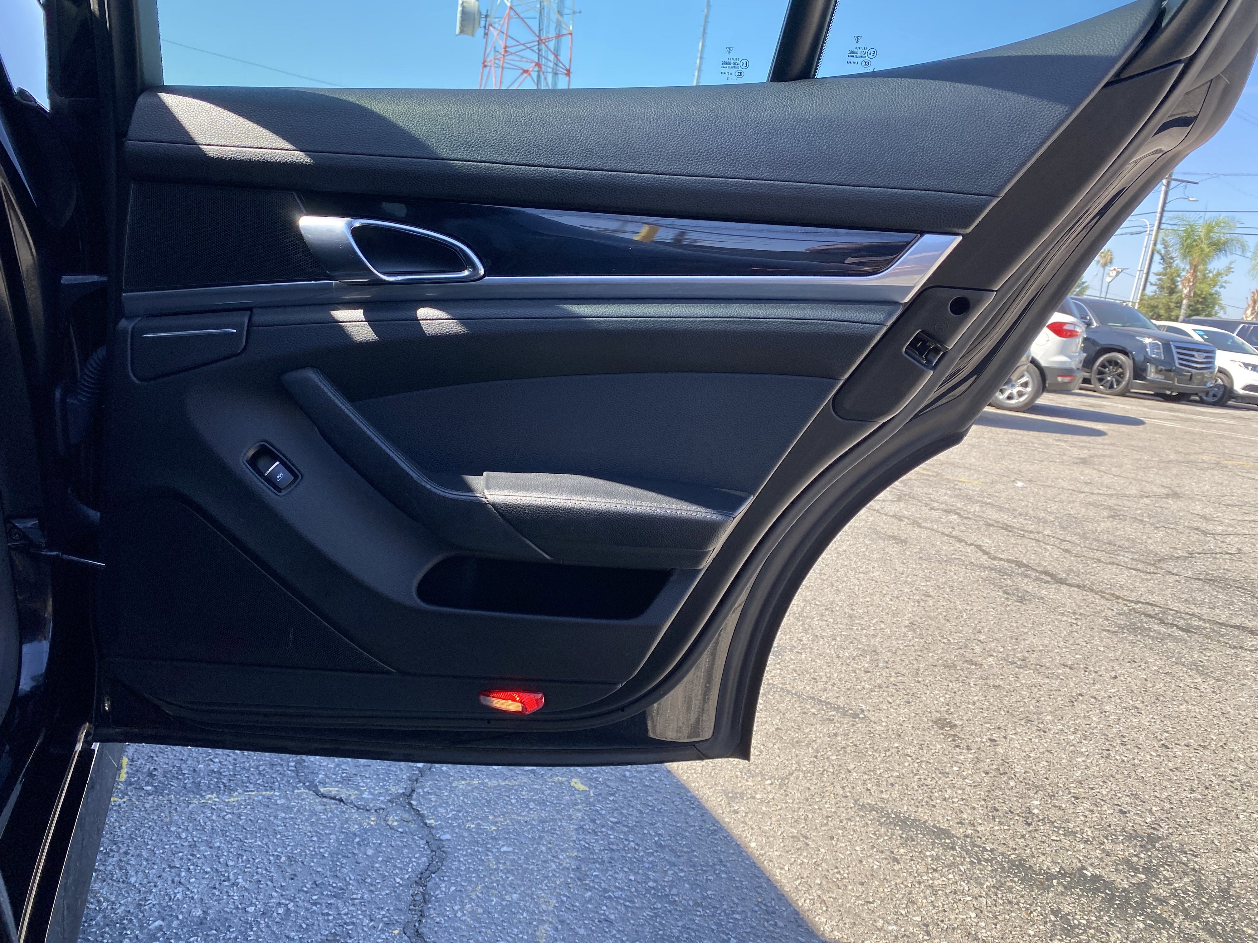 2016 Porsche Panamera Base