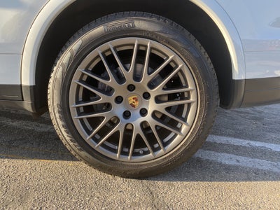 2017 Porsche Cayenne Platinum Edition