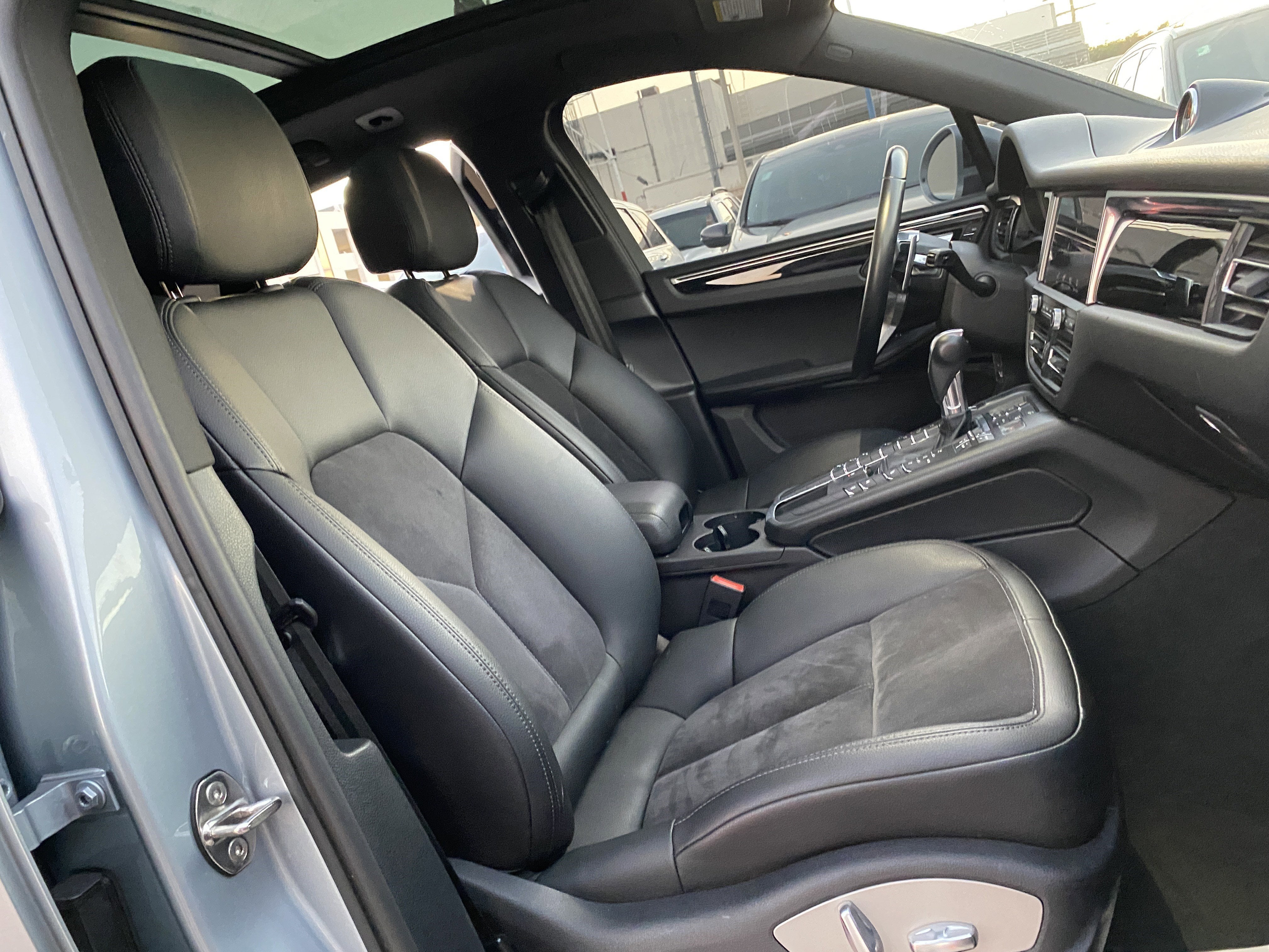 2021 Porsche Macan AWD