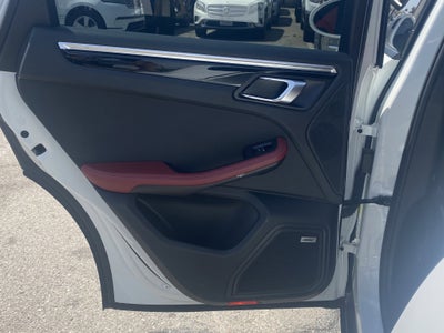 2022 Porsche Macan AWD