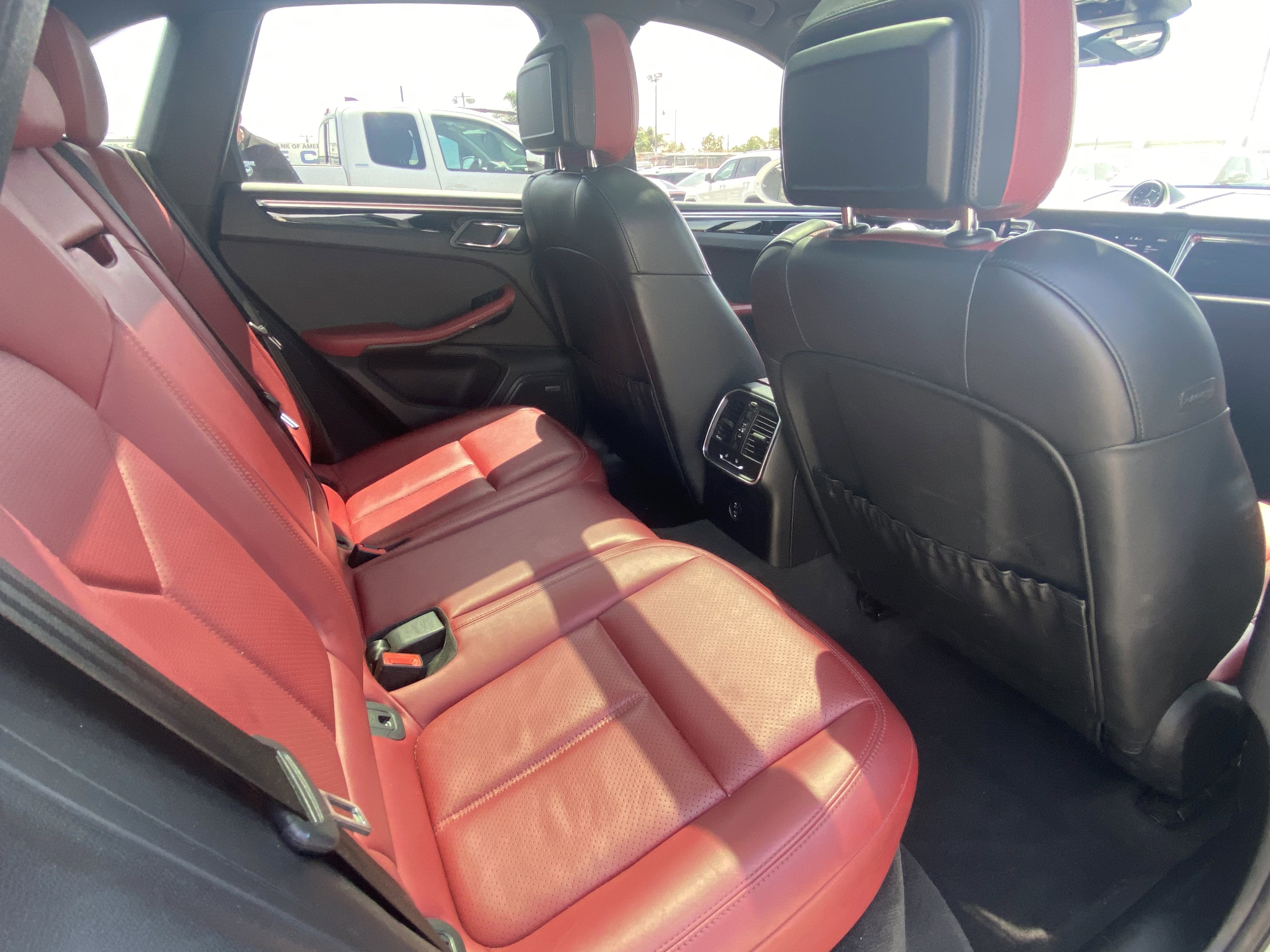 2022 Porsche Macan AWD