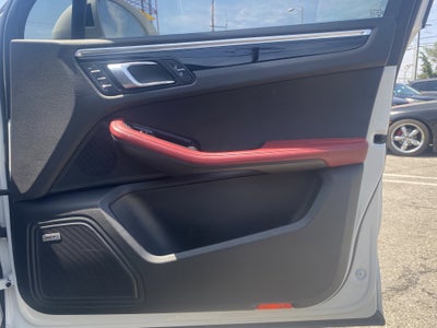 2022 Porsche Macan AWD