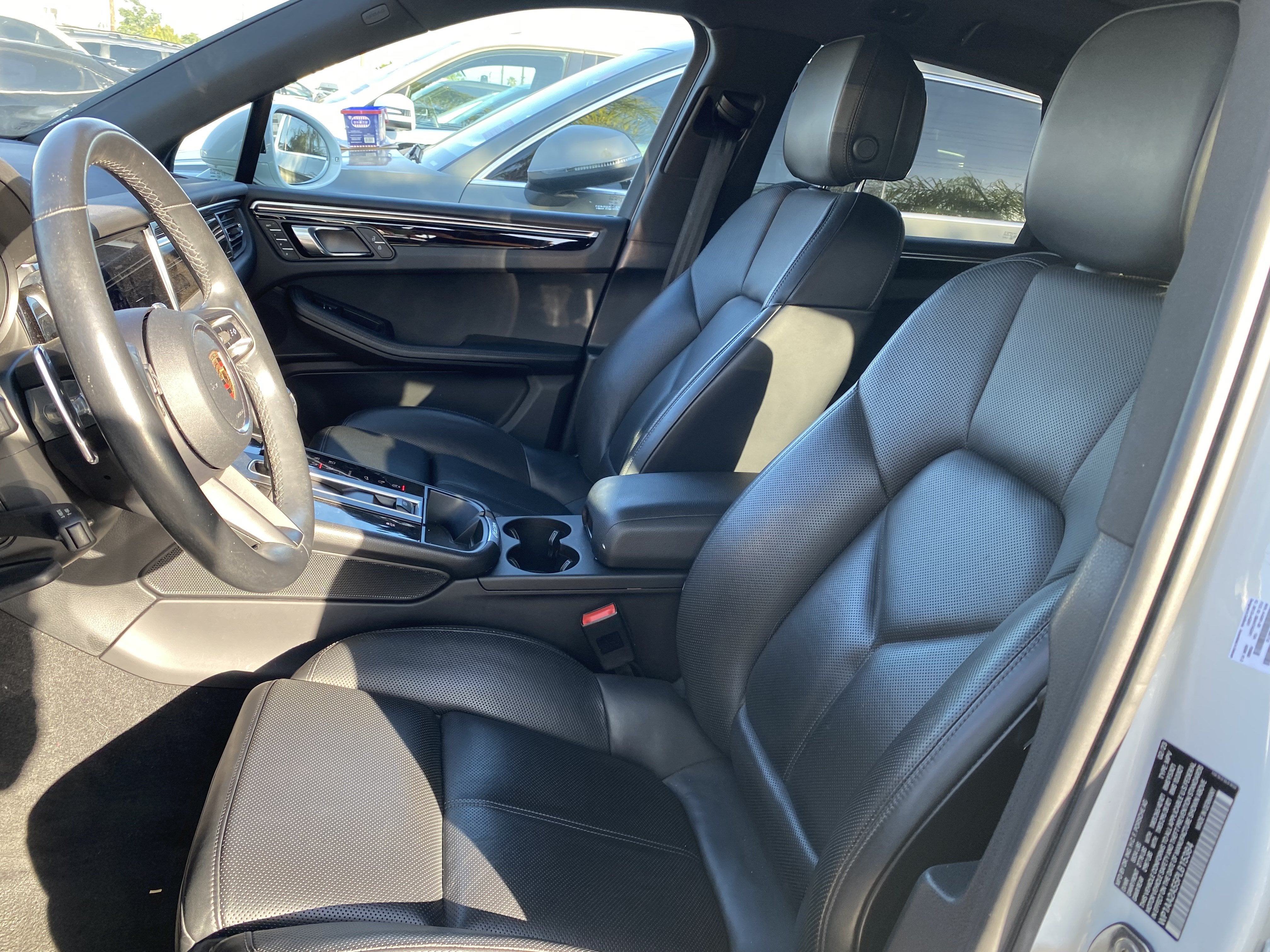 2023 Porsche Macan Base