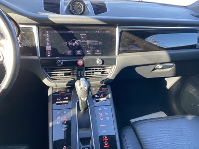 2023 Porsche Macan Base
