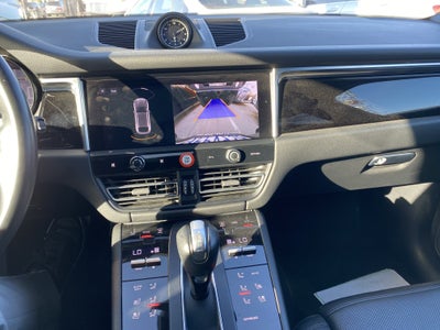 2023 Porsche Macan Base