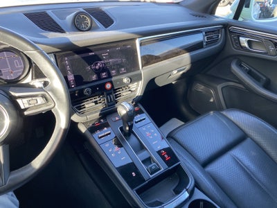 2023 Porsche Macan Base