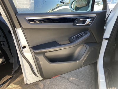2023 Porsche Macan Base