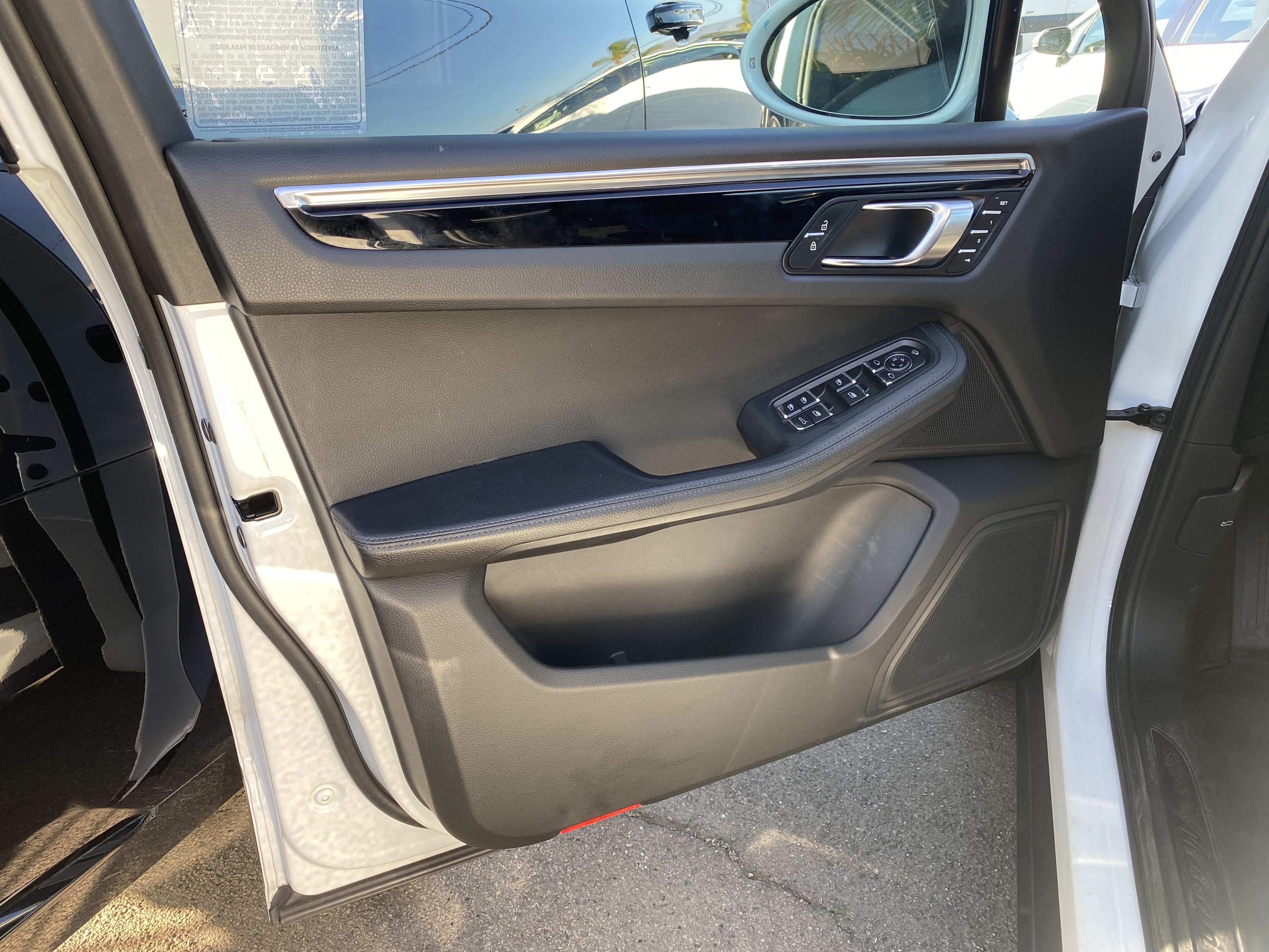 2023 Porsche Macan Base