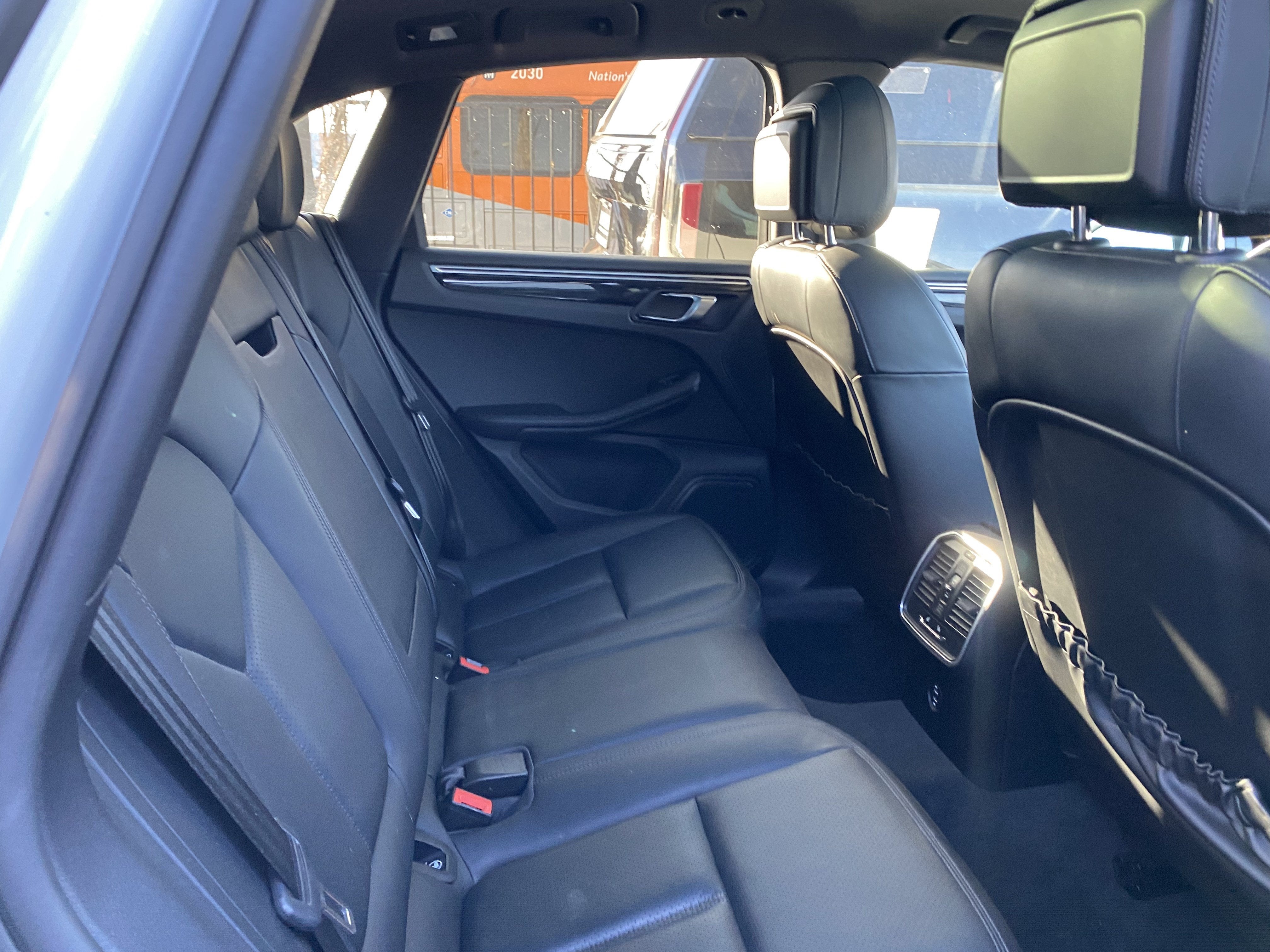 2023 Porsche Macan Base
