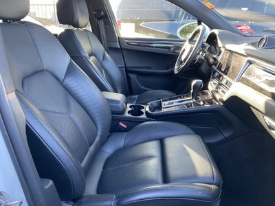 2023 Porsche Macan Base