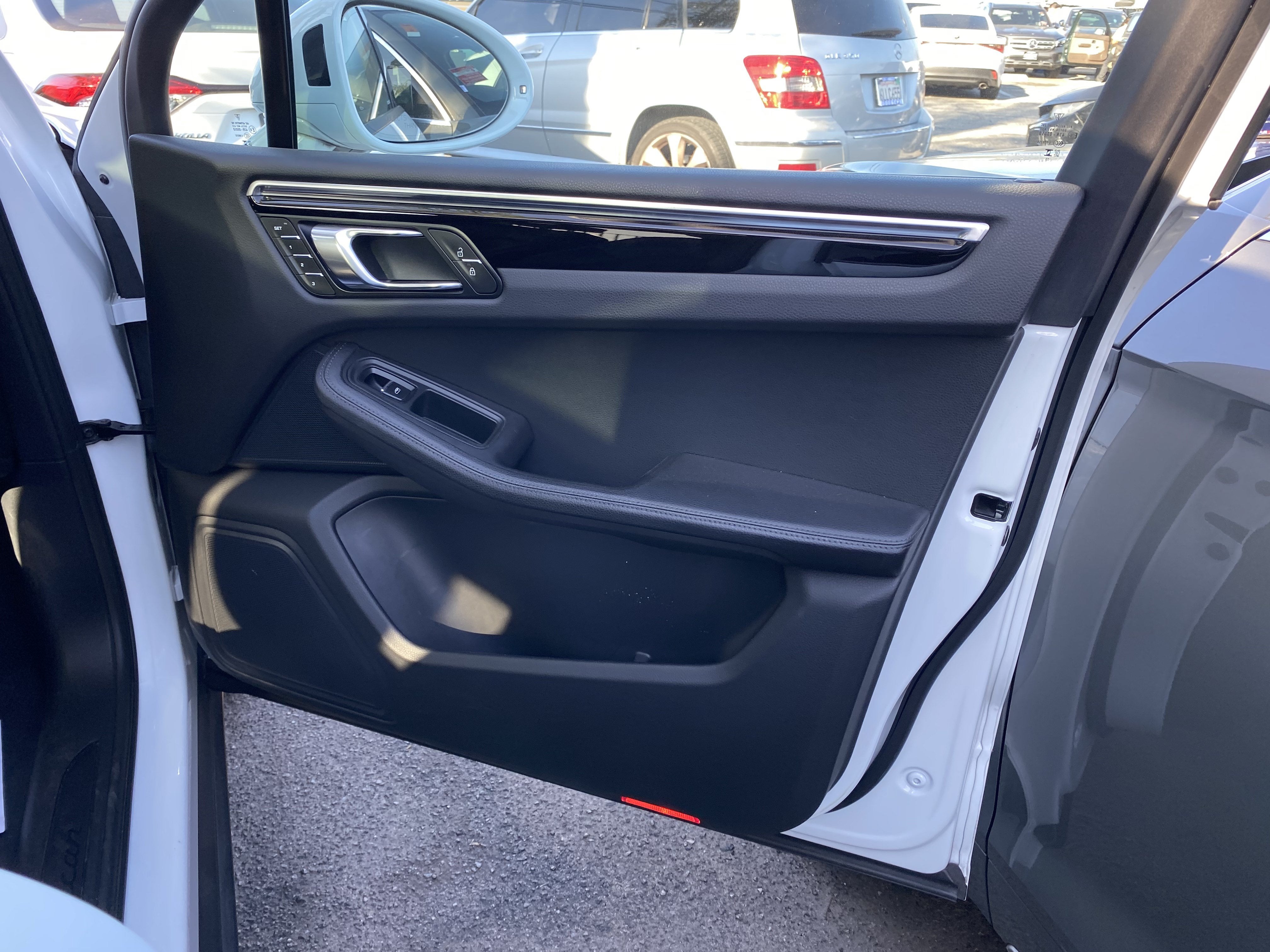 2023 Porsche Macan Base