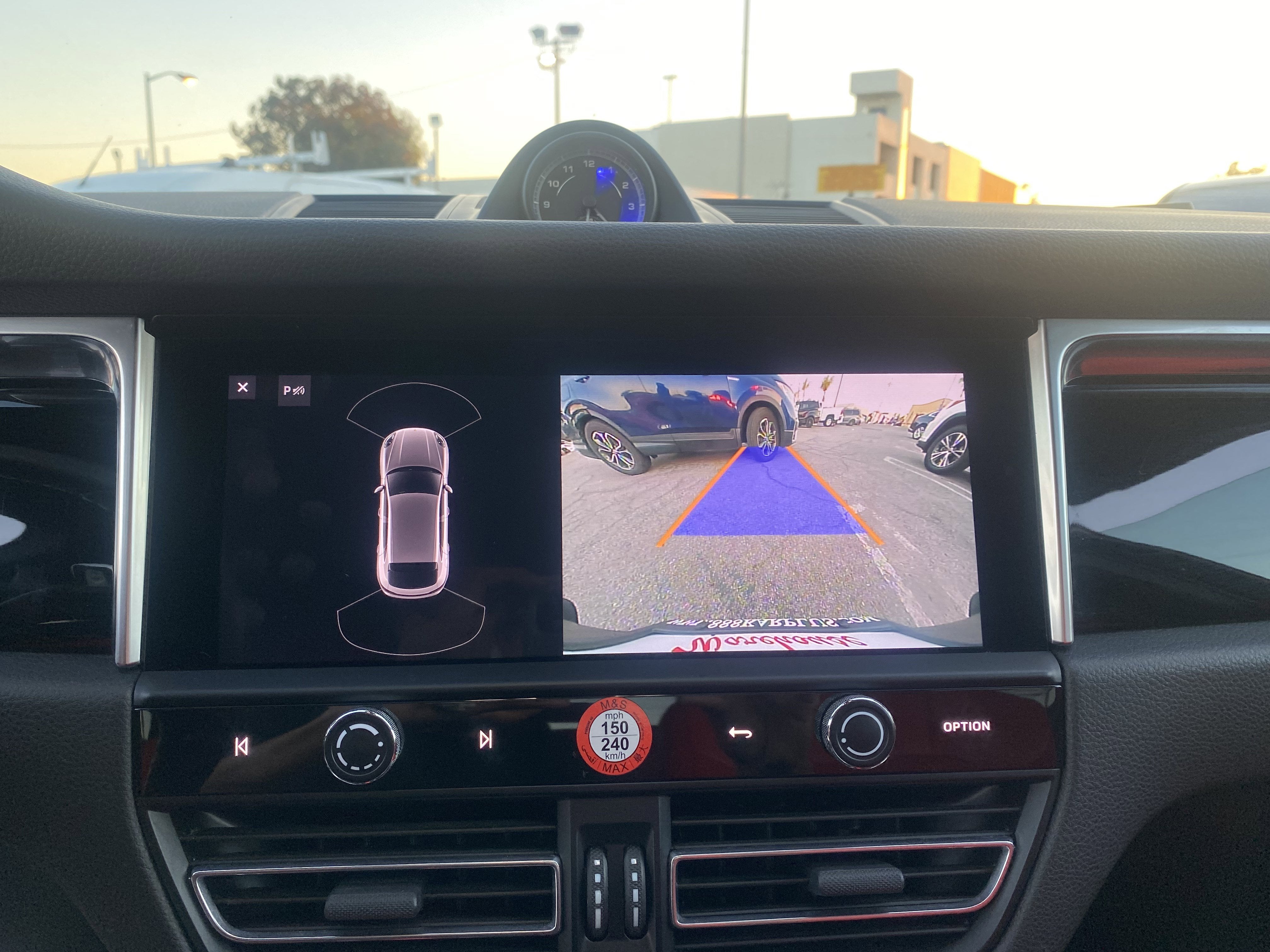 2023 Porsche Macan Base