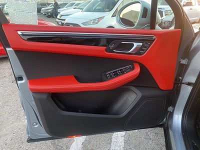 2023 Porsche Macan Base