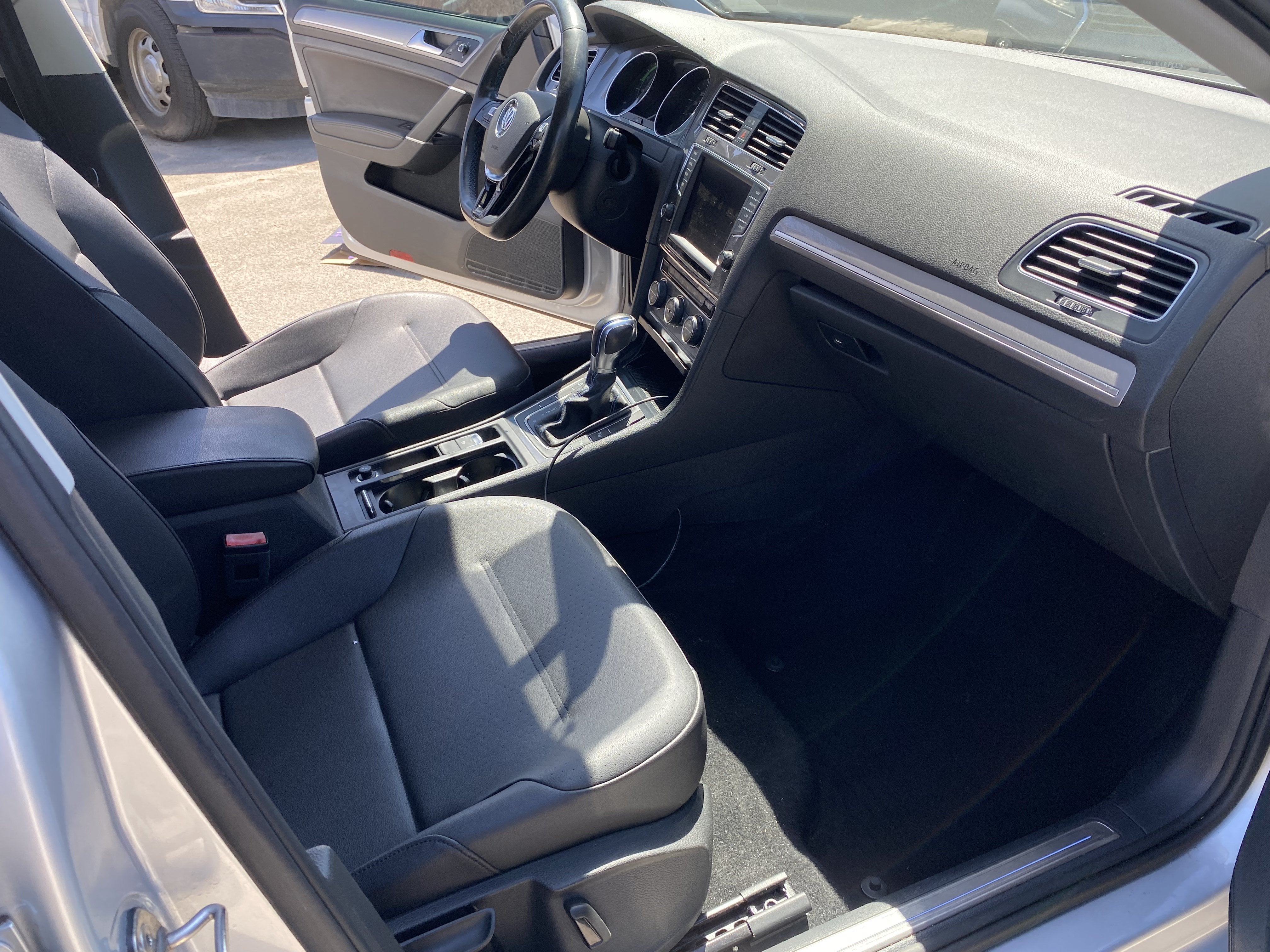 2016 Volkswagen e-Golf 4DR HB SEL PREMIUM